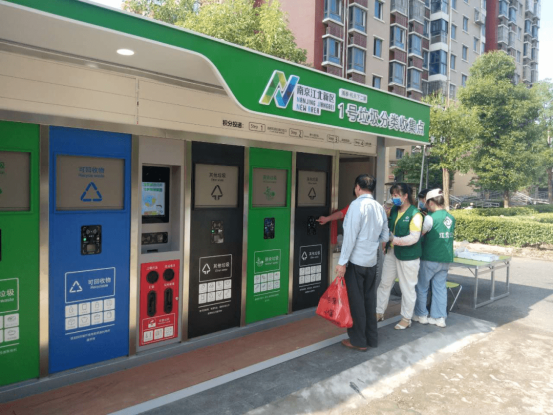 貓先生垃圾分類，垃圾分類設(shè)備，垃圾分類照片