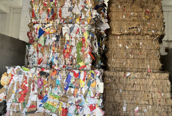 貓先生再生資源回收，智能廢品回收箱，垃圾回收柜